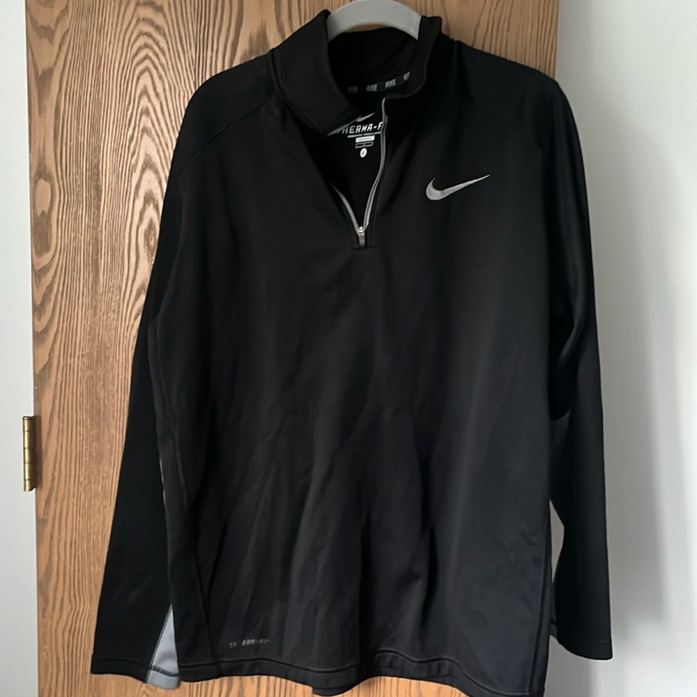 Nike Therma-Fit 1/4 Zip. Large.